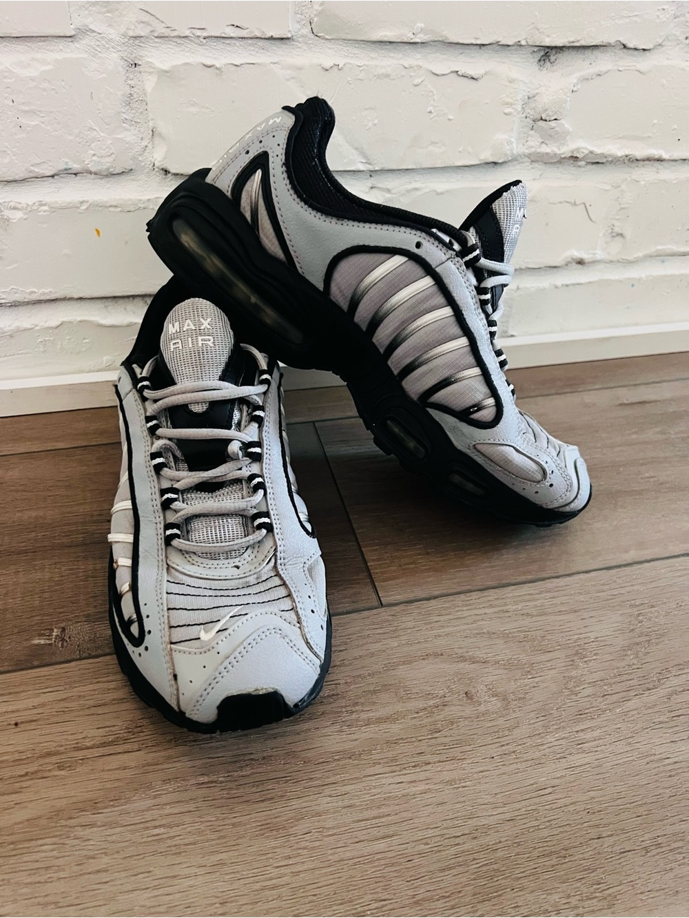 Nike Men's Athletic Running Shoes in Gray and Black